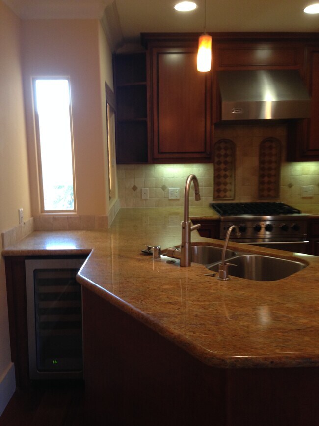 Building Photo - 1641 Monterey Blvd