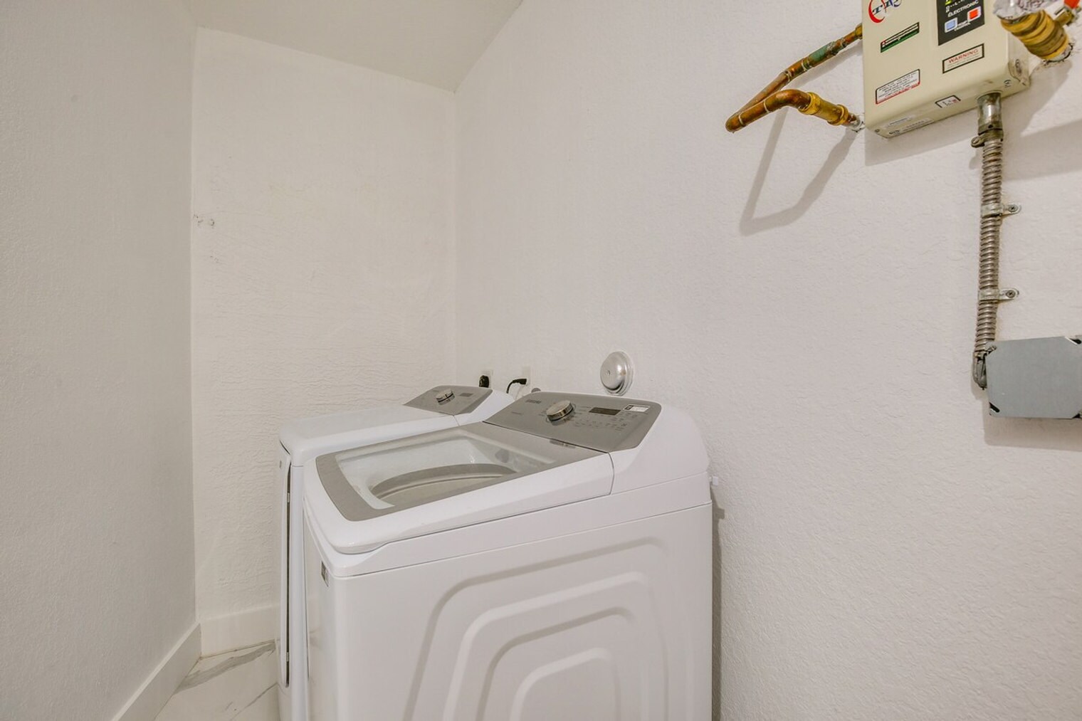 Building Photo - 2601 NW 15th Ct