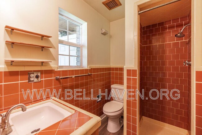 Building Photo - 5524 W Randolph Dr