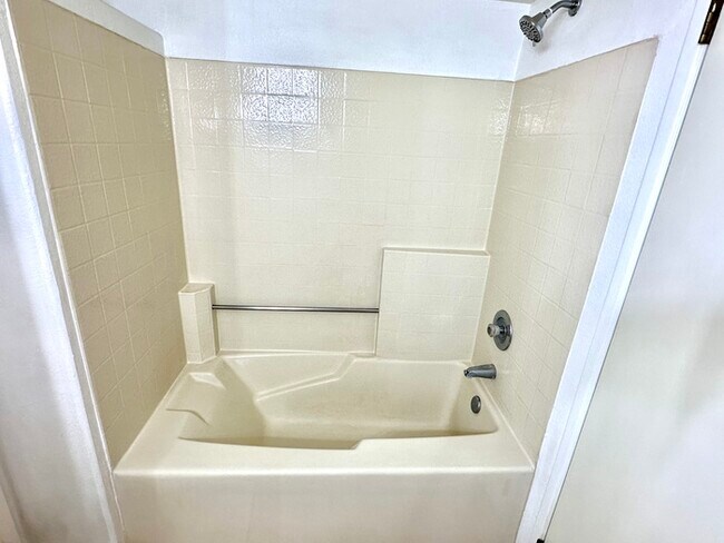 Building Photo - Welcome to this charming 2-bedroom, 2-bath condo in a gated Ventana Condominiums