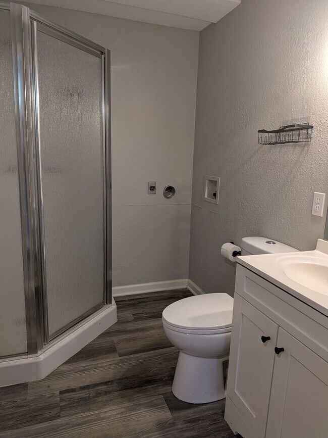 Building Photo - 7802 Rollingwood W Dr