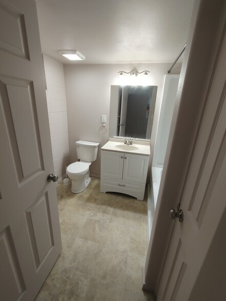 Bathroom 2 - 214 E 6Th Ave
