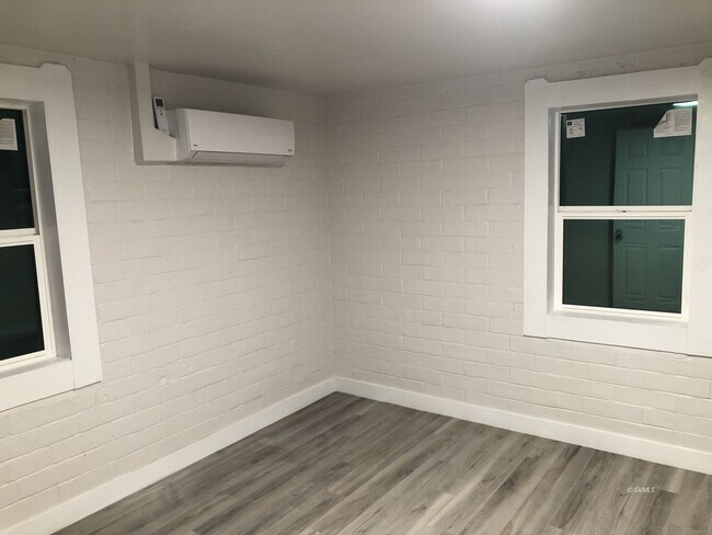 Building Photo - 1227 S Central Ave