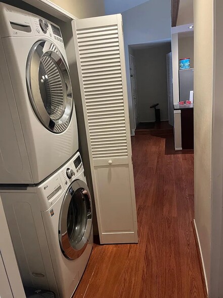 Building Photo - 13102 Wonderland Way