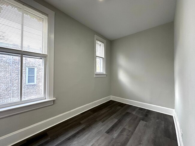 Building Photo - 2533 W Augusta Blvd