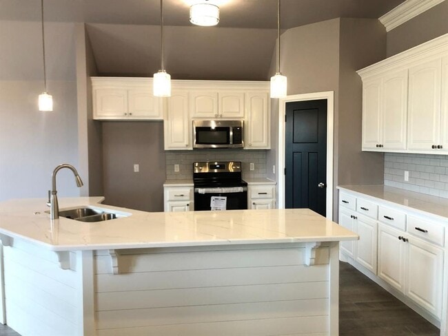 Building Photo - 1540 W Savannah Cir