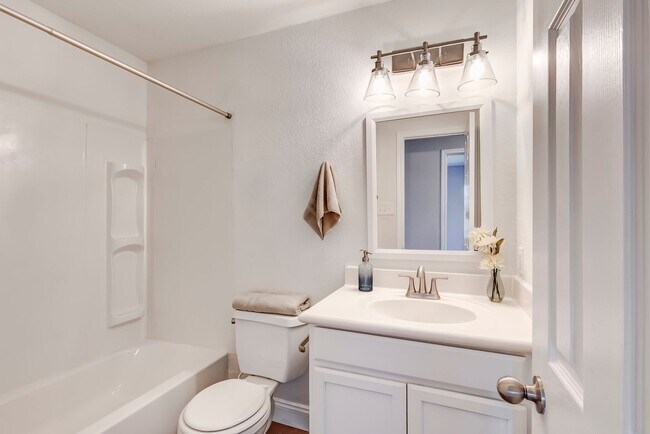 Building Photo - 2930 Saulsbury Dr