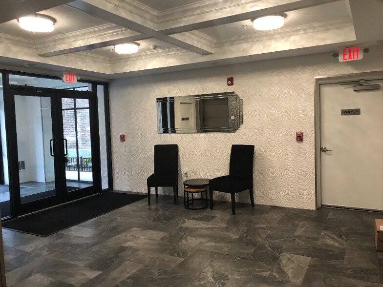 Building Photo - 430 52nd St