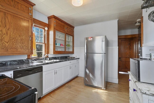 Building Photo - 705 N 5th Ave