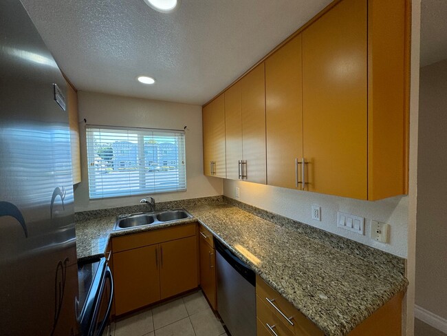 Building Photo - Galleria  Town Homes 2 Bedroom 1.5 Bath in...