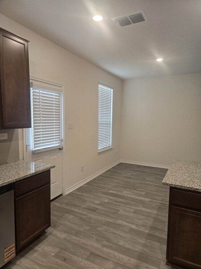 Building Photo - 7510 Fishbowl Ln