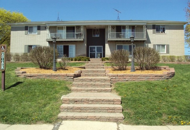 Primary Photo - Georgian Oaks Apartments