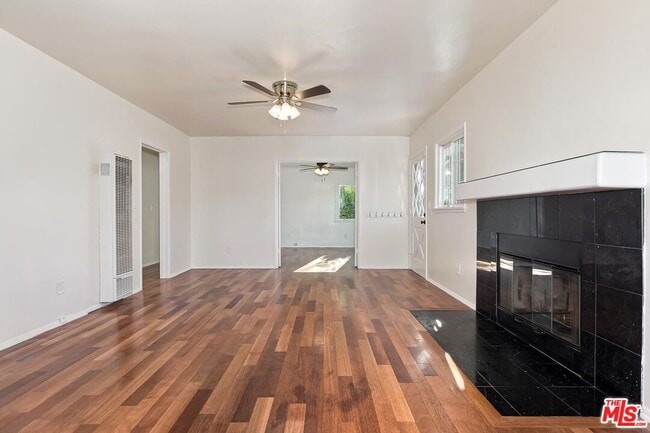 Building Photo - 406 Entrada Dr