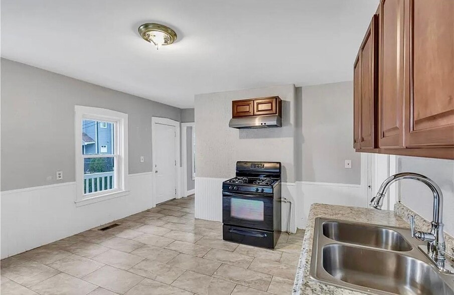 Building Photo - 77 Fuller Ave