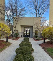 Building Photo - 1204 Whitney Ave