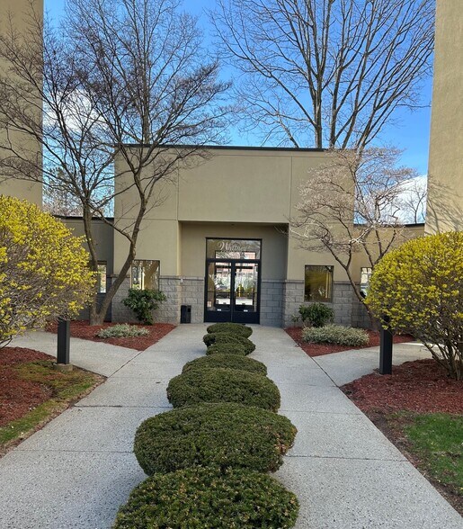 Building Photo - 1204 Whitney Ave