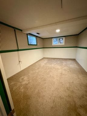 Building Photo - Treat Yourself to this Large Queen Anne Home!