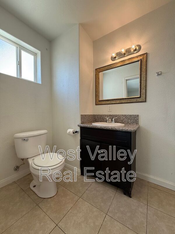 Building Photo - 516 2nd St