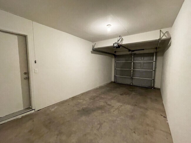 Building Photo - Fantastic Main Level Condo w/Garage, Patio...