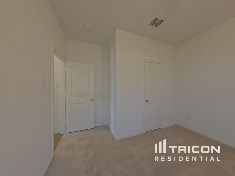 Building Photo - 509 Macdonald Wy