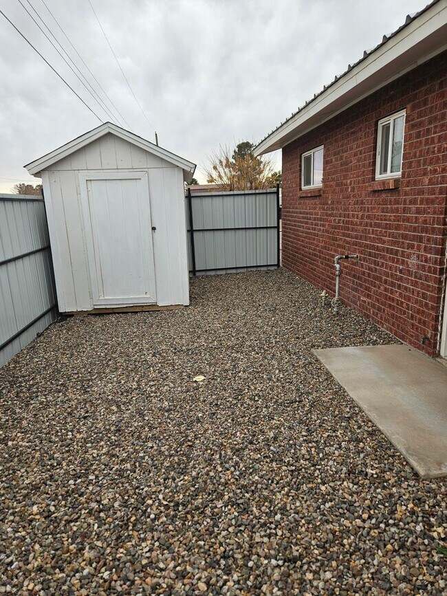 Building Photo - Newly remodeled, fully furnished, 2 bedroo...