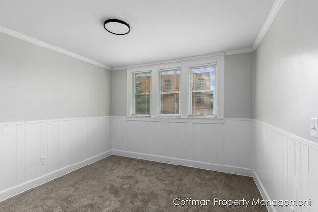 Building Photo - 4 Bed, 2 Bath Single Family Home