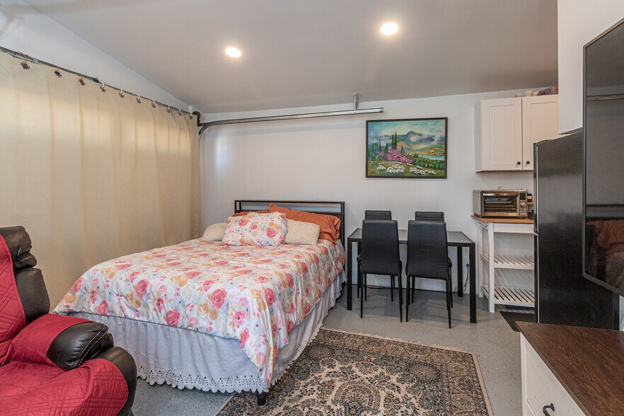 Guest Suite - 27222 Plumwood Ave