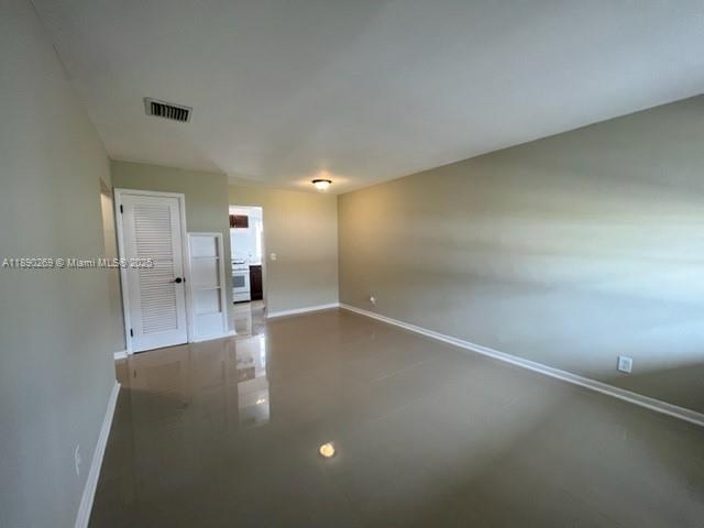 Building Photo - 946 Laurel Dr