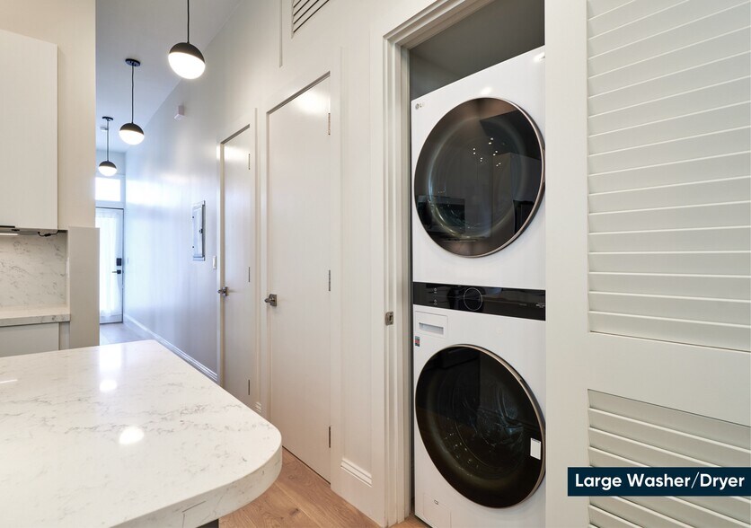 Building Photo - 962 Capp St