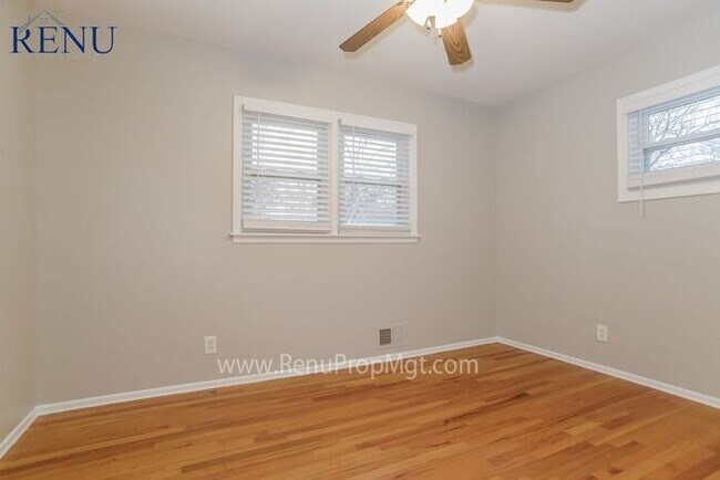 Building Photo - Available NOW! 3 bedroom Ranch Style Home ...