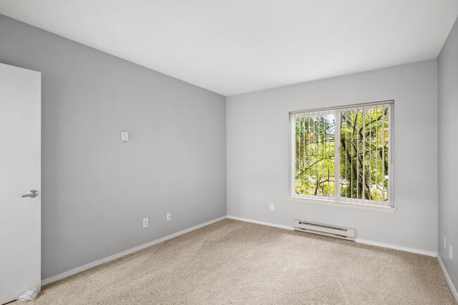 Building Photo - Tualatin Greens 2 bedroom/2 bath Condo