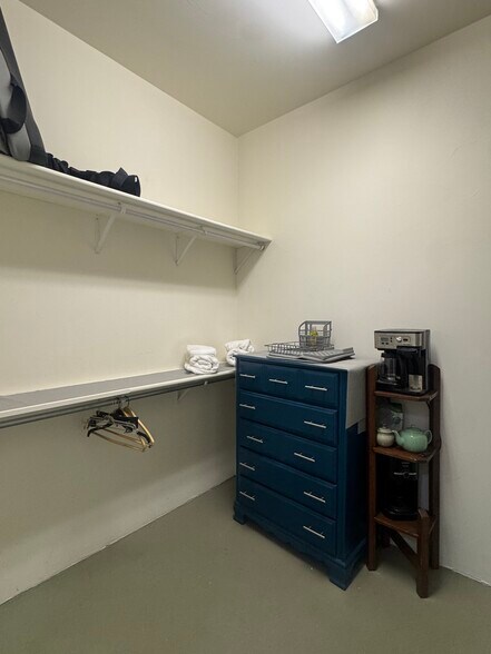 Building Photo - 15935 Mary Cir