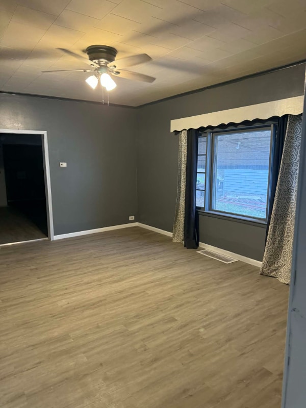 Building Photo - 313 E 4th St