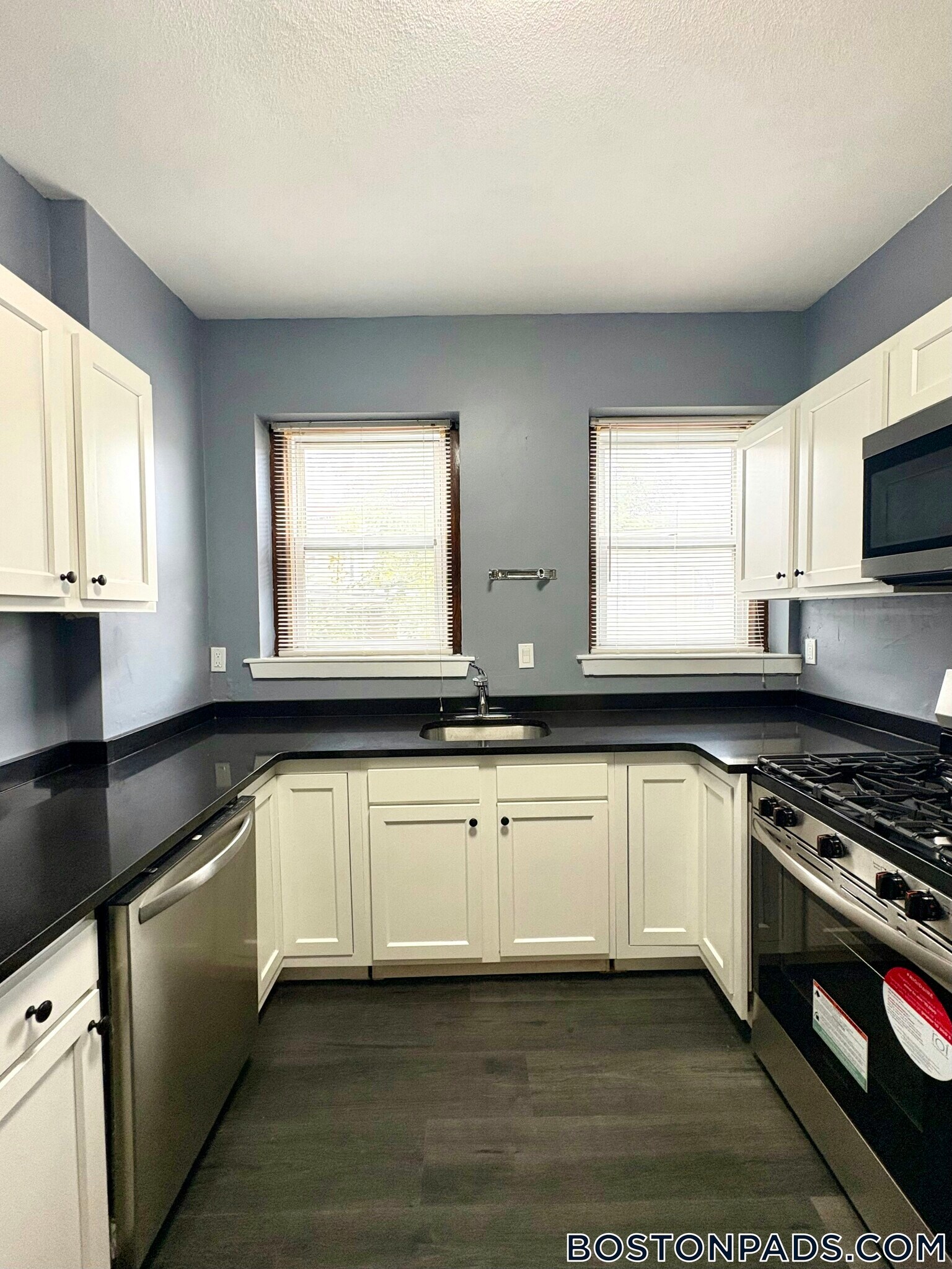 Building Photo - 4 Centre St