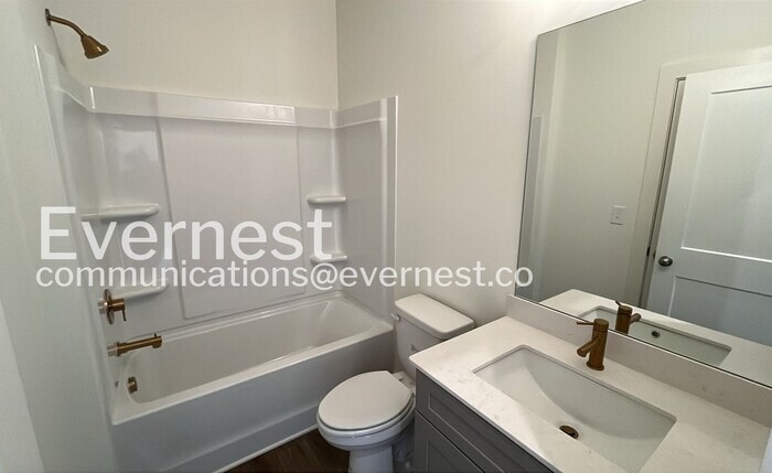 Building Photo - 724 Belletrace Cir