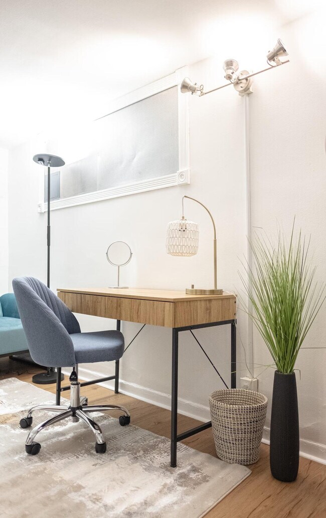 Building Photo - 330 E 74th St