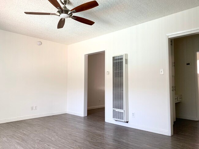 Building Photo - 1033 S Westlake Ave