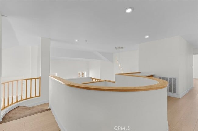 Building Photo - 23234 Valerio St