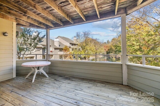 Building Photo - 2505 Stockbridge Dr