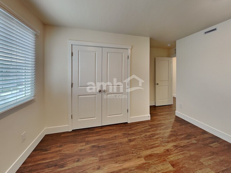 Building Photo - 1052 S Woodsome Ave