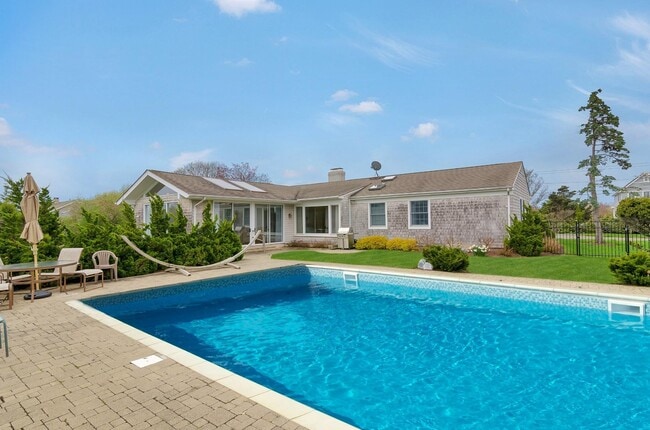 Primary Photo - 62 Bayfield Ln