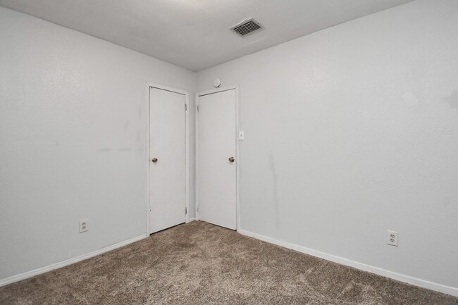 Building Photo - 707 S Franklin Ave