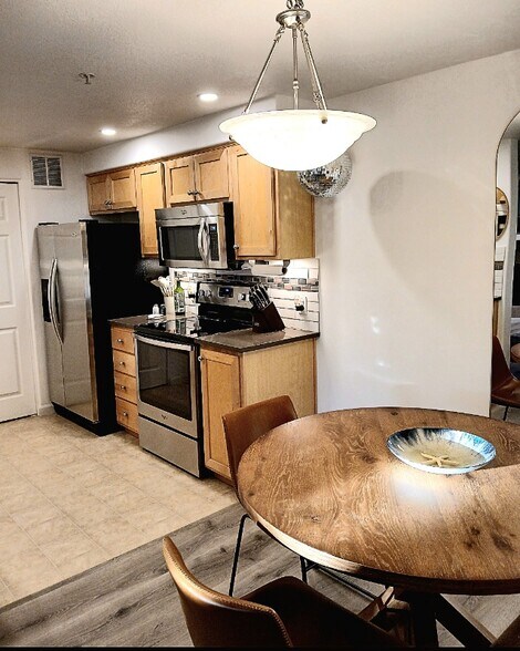 Building Photo - 720 NW 185th Ave