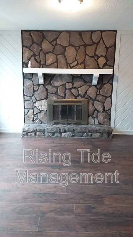 Building Photo - 3130 Sleepy Hollow Dr