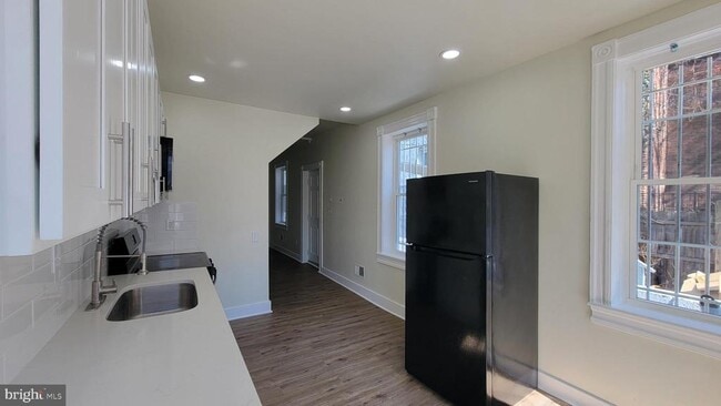 Building Photo - 637 South Paca St