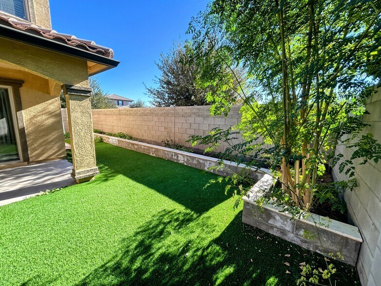 Building Photo - 2964 S Washington St