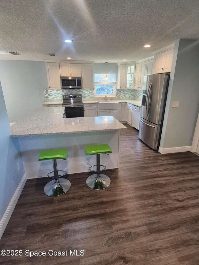 Building Photo - 333 Bahama Dr