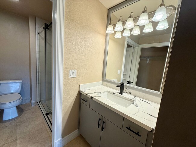 Building Photo - Meridian 2 BDR /2 BATH Luxury Condo - RESO...