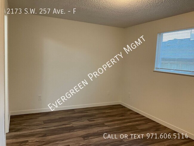 Building Photo - Beautiful 2 BR x 1.5 BA Apartment | Conven...