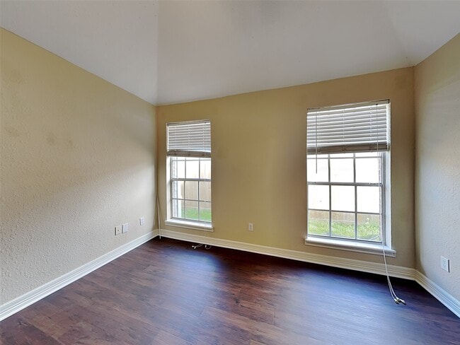 Building Photo - 2922 31st Ave N